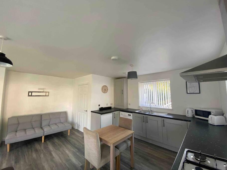 Conveniently Located, Close To City And Quiet Area Londonderry Exterior photo